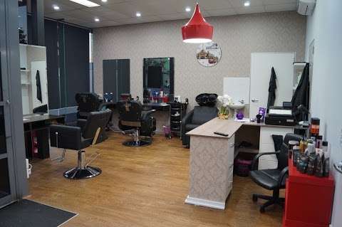 Photo: Beauty Salons - Hairstyling, waxing, Threading, Tinting, Bridal Makeup Melbourne